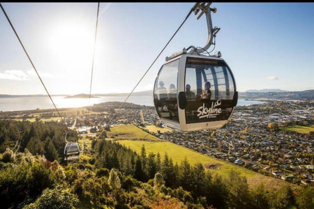 Skyline Mountain View Lodge Up To 16 People Rotorua Exteriör bild